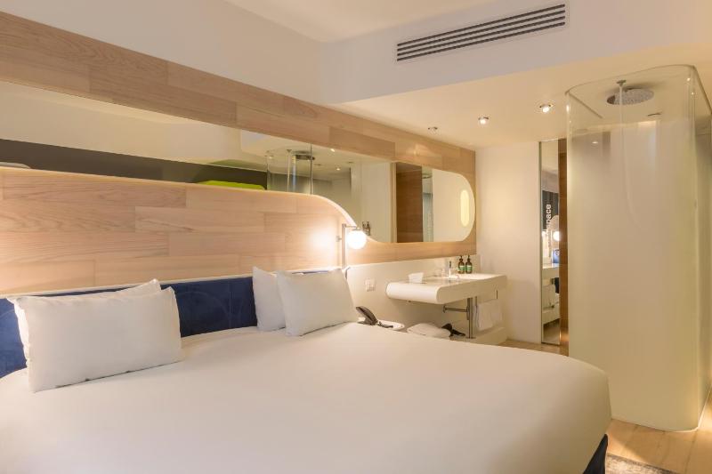 Standard Room image 4