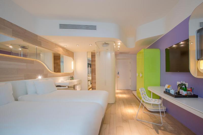 Standard Twin Room image 3