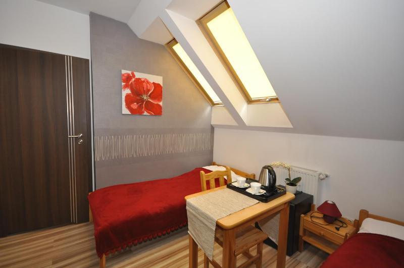 Standard Twin Room image 3