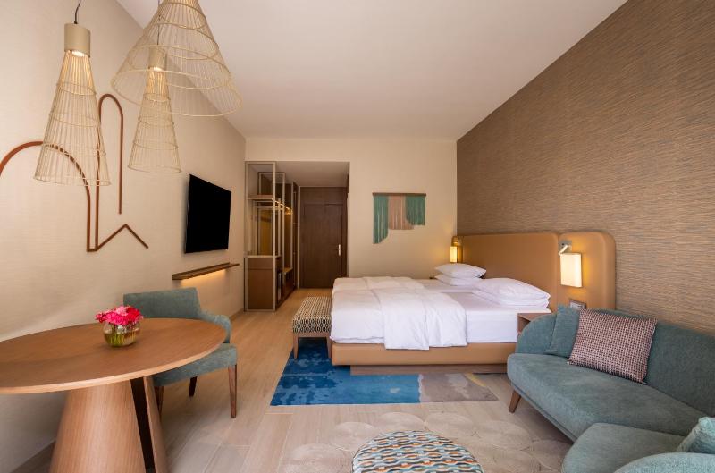Deluxe Twin Room image 3