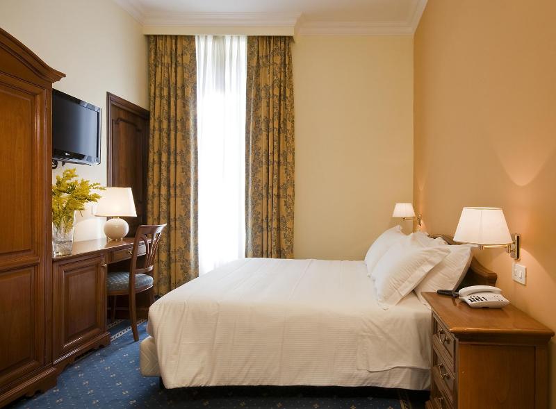 Double or Twin Room image 3