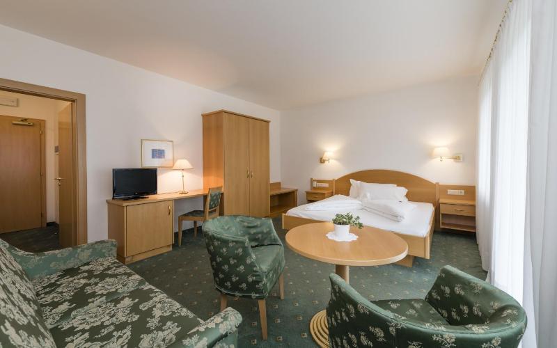 Comfort Quadruple Room image 1