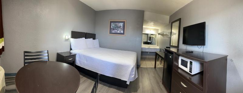 Queen Room image 3