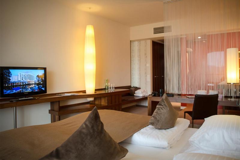 Standard Double Room image 4