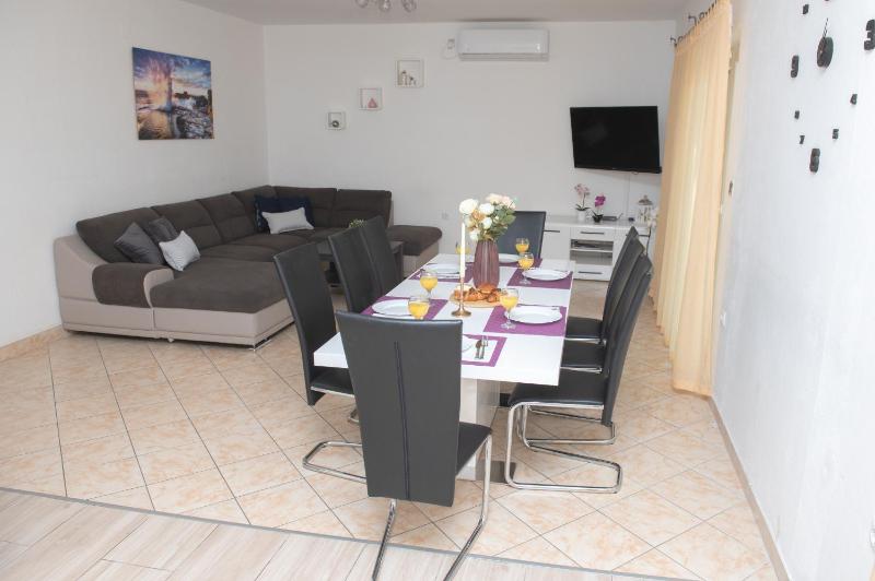 Holiday house with a parking space Podstrana Split - 6044 - image 16