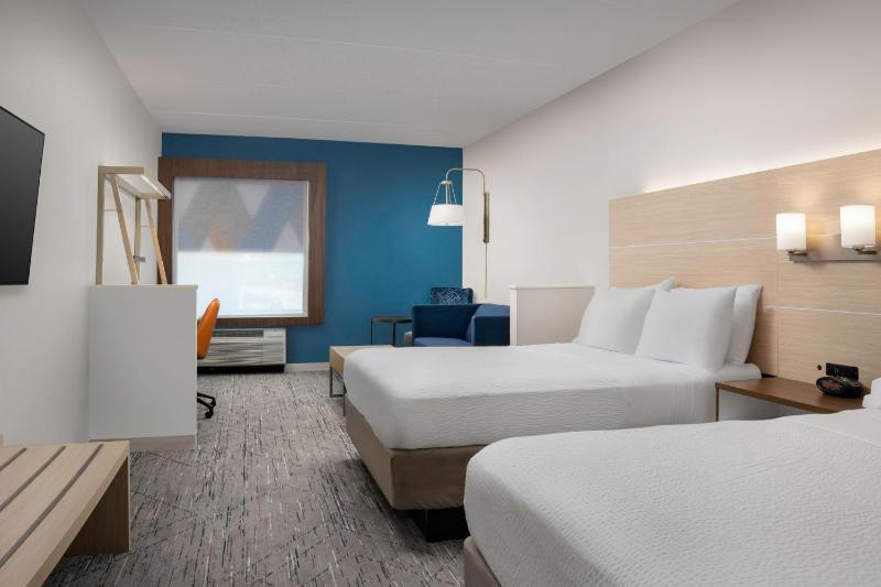 Suite with Two Queen Beds image 3