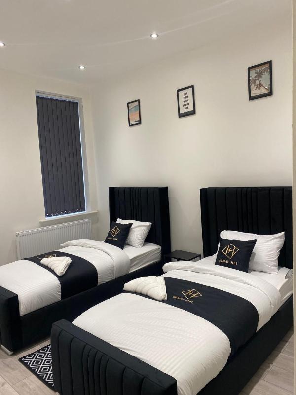 Holiday Plus - Palatine Road - image 7