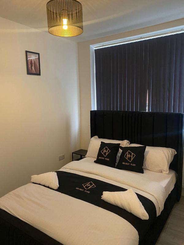 Holiday Plus - Palatine Road - image 5