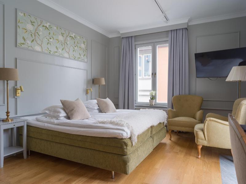 Premium Double Room image 4