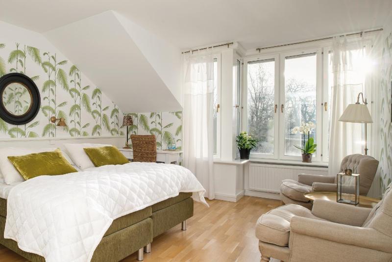 Premium Double Room image 2