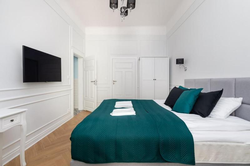 Lwowska 9 - Intimate & Comfortable Studio by Noclegi Renters - image 3