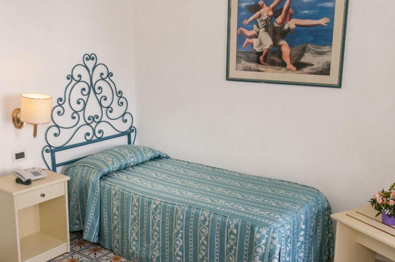 Single Room image 2