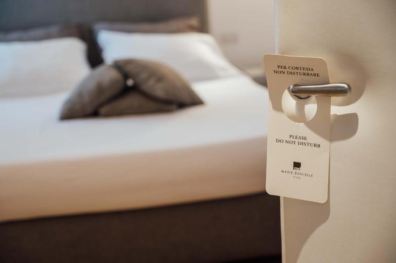 Double Room image 4
