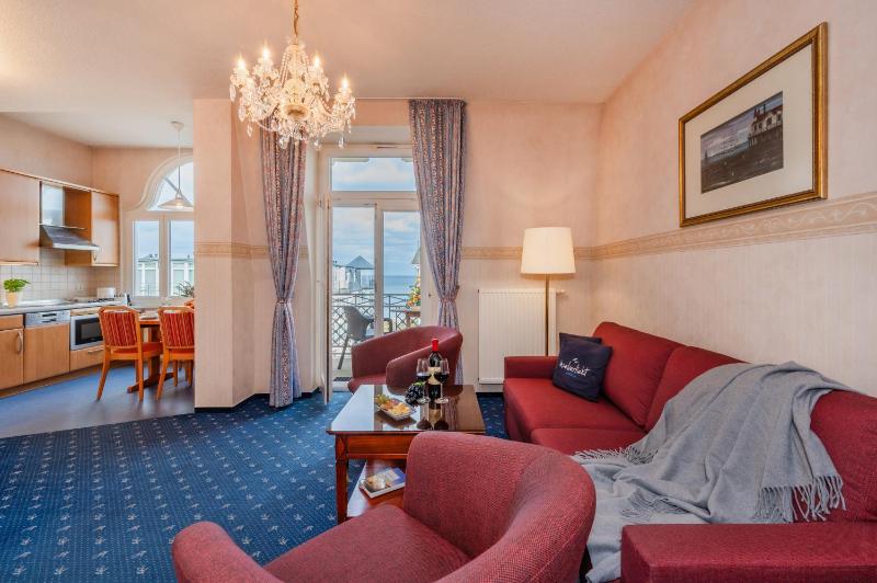 One-Bedroom Apartment with Sea View and Balcony - Second Floor image 3