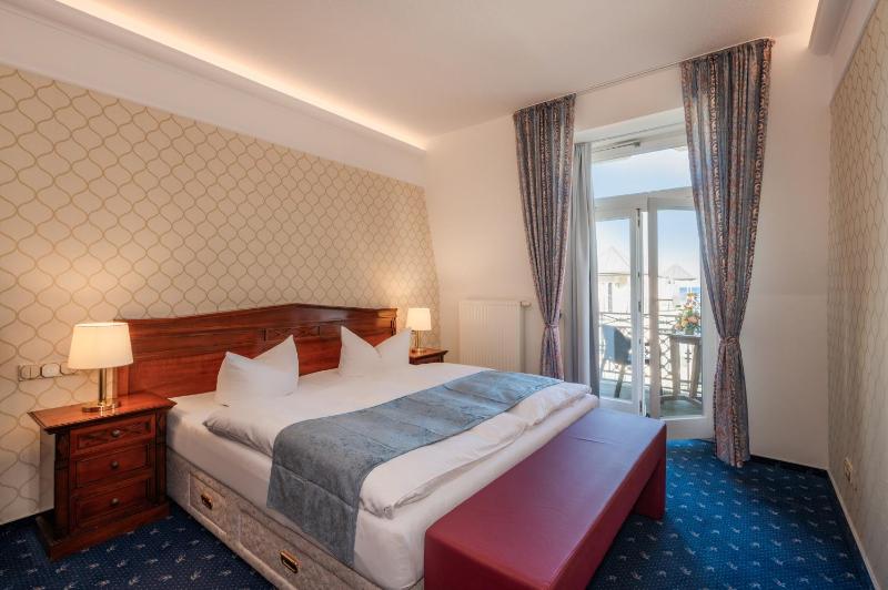 One-Bedroom Apartment with Sea View and Balcony - Second Floor image 1