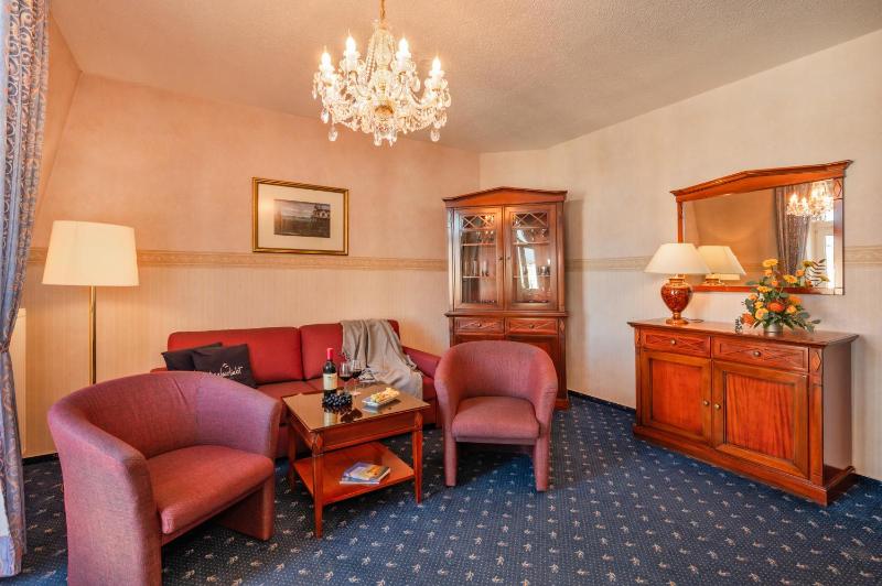 One-Bedroom Apartment with Sea View and Balcony - First Floor image 4