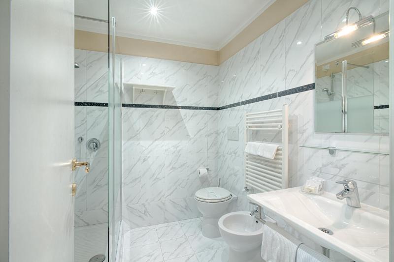 Classic Double or Twin with Sea View image 4