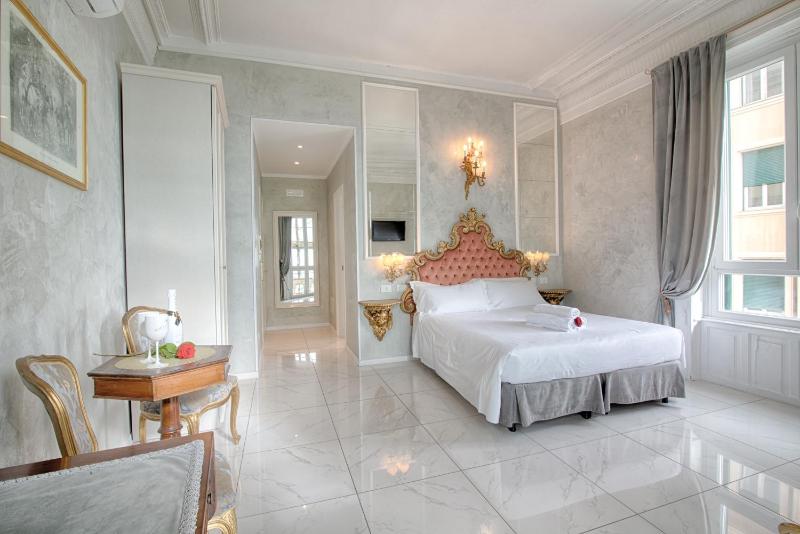 Deluxe Double or Twin Room with Sea View image 1