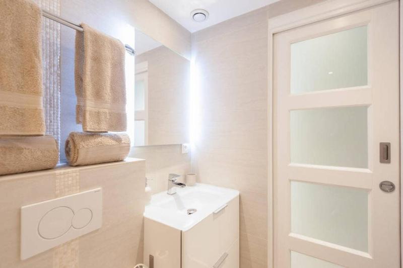 Downtown Cannes Modern 1-Br Apartment - image 28