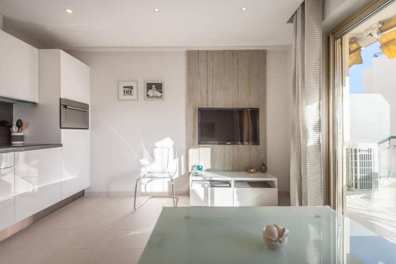 Downtown Cannes Modern 1-Br Apartment - image 29