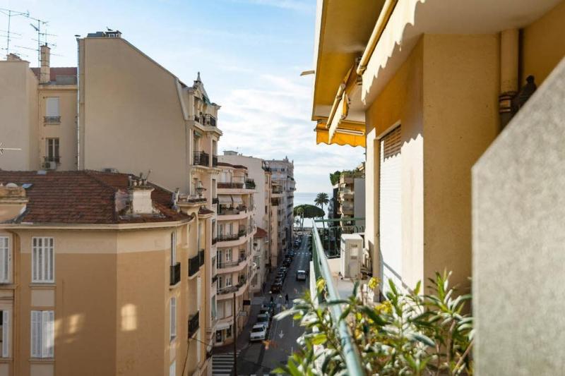 Downtown Cannes Modern 1-Br Apartment - image 24
