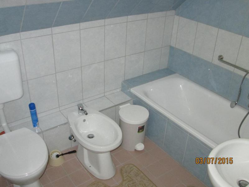 Triple Room with Bathroom image 2