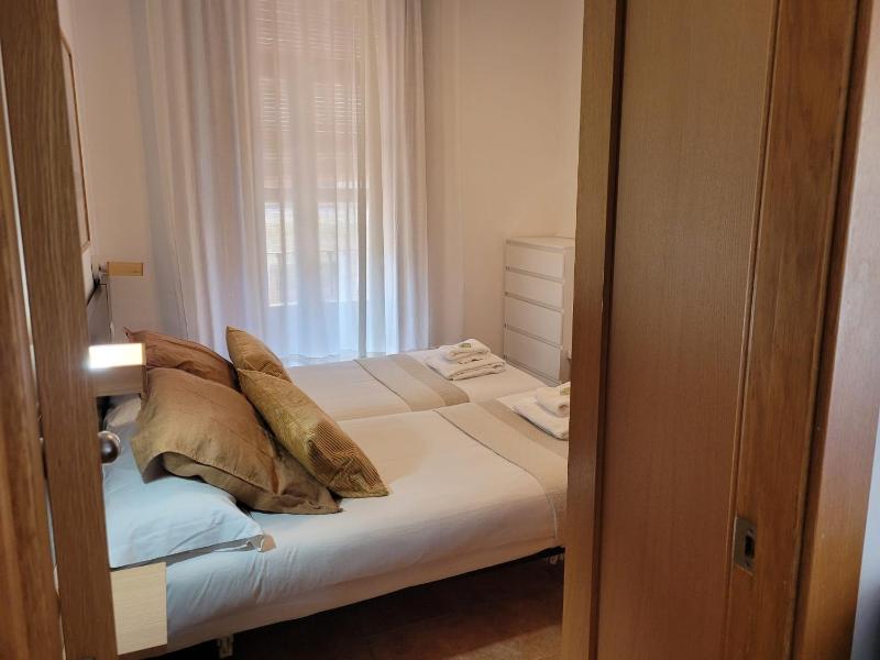 Living Valencia Apartments - Merced - image 15