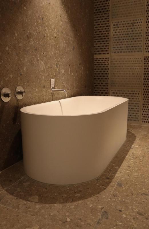 Suite with Hot Tub image 4