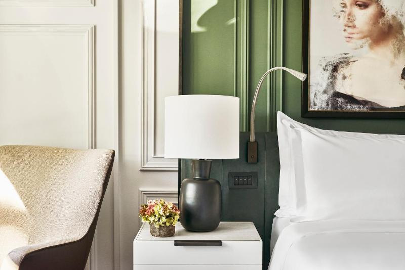 Deluxe Double or Twin Room image 2