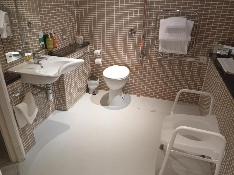 Standard King Room - Accessible image 1