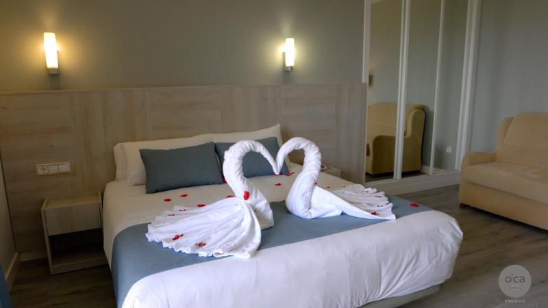 Deluxe Double Room image 3