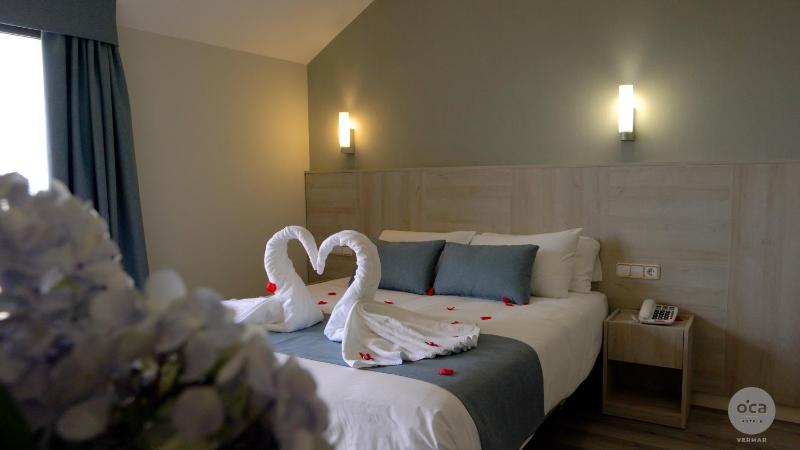 Deluxe Double Room image 1