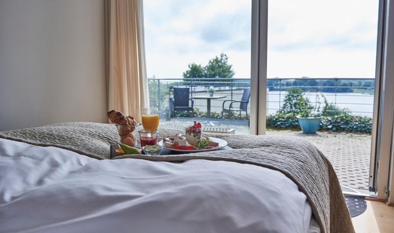 Double Room with Sea View image 1