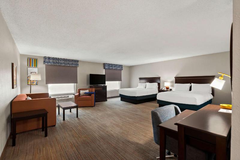 Queen Studio Suite with Two Queen Beds and Sofa Bed - Non-Smoking image 2