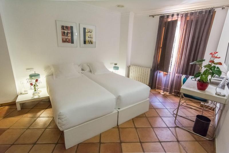 Double or Twin Room image 3
