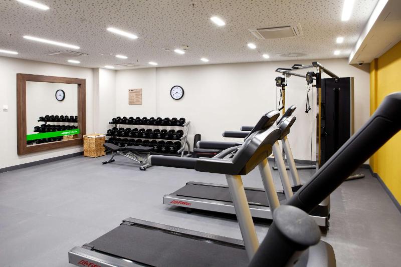 Hampton By Hilton Munich City Center East - image 6
