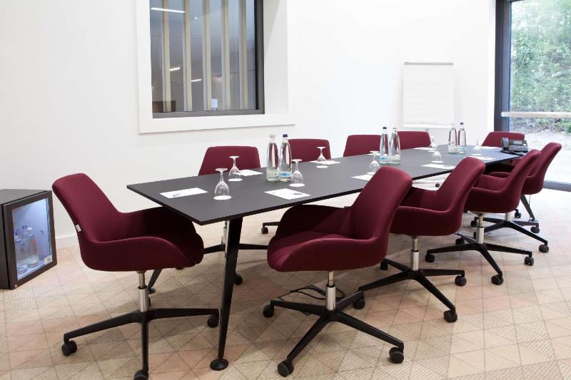 Hampton By Hilton Munich City Center East - image 7