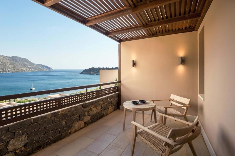 Deluxe Bungalow Sea View image 3
