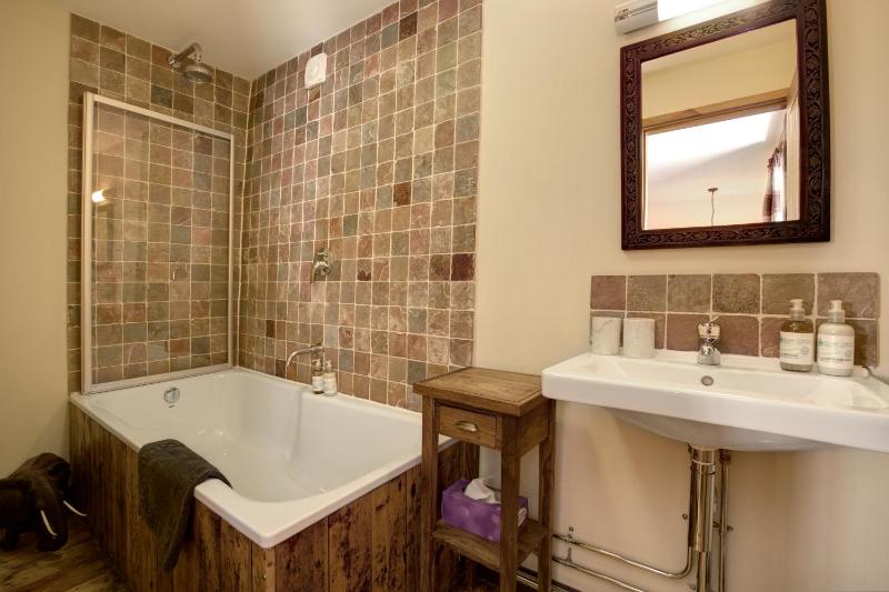 Double or Twin Room image 3