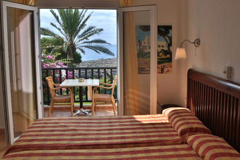One-Bedroom Apartment image 1