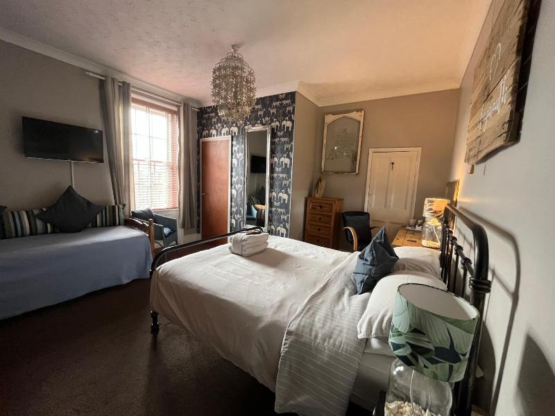 King or Twin Room image 4