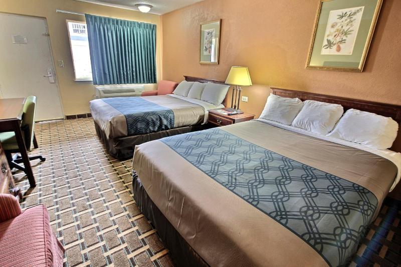 Double Room with Two Double Beds - Smoking image 4