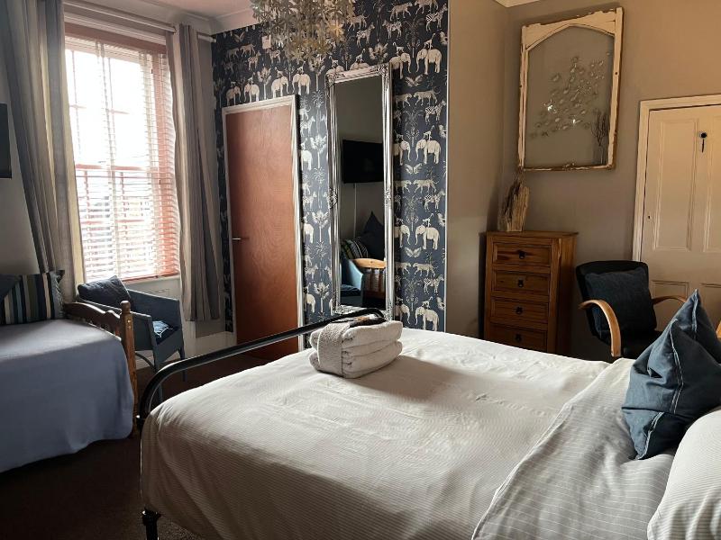 King or Twin Room image 3