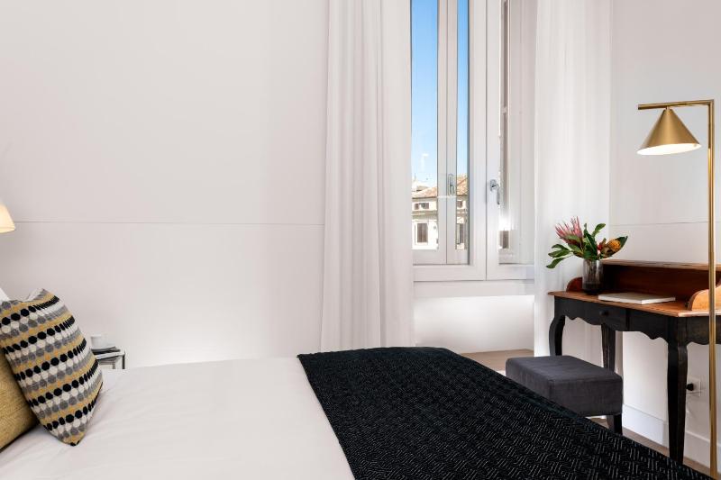 Small Double Room image 3