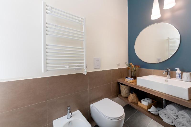 Small Double Room image 4