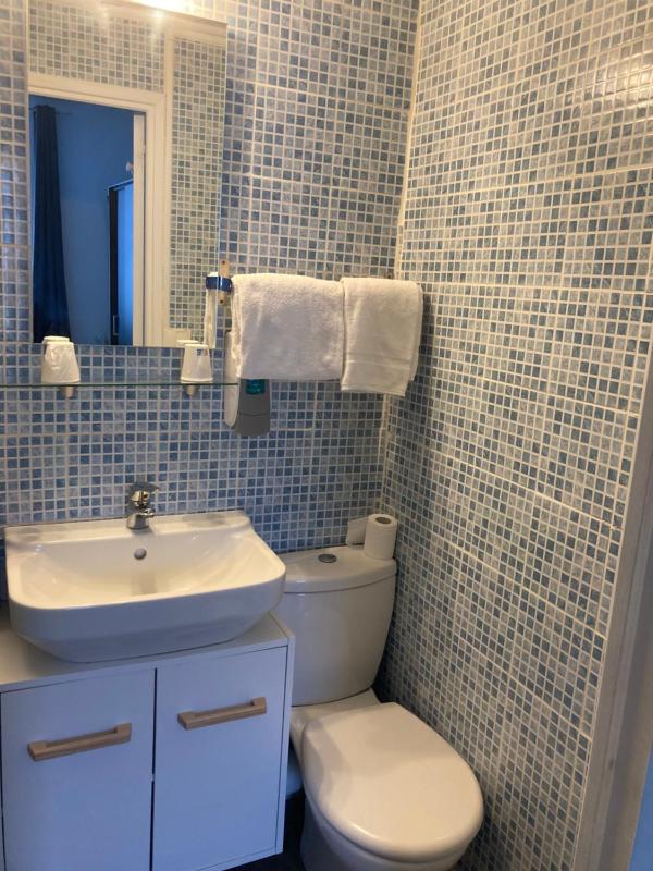 Standard Double Room image 3