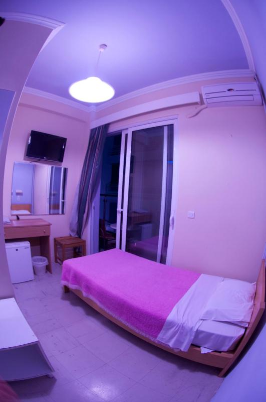 Single Room image 3