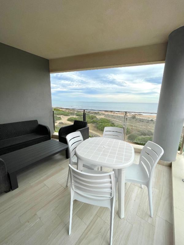Luxury and Modern Beach Apartment with Sea Views - image 15