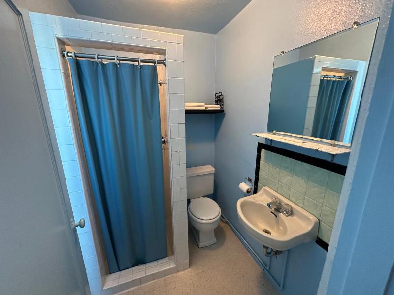 Standard Queen Room image 3