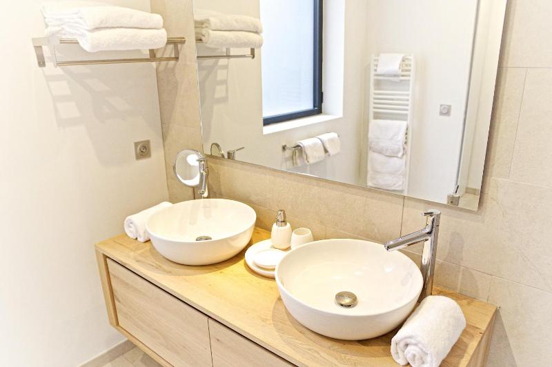 Two-Bedroom Apartment with Balcony image 3